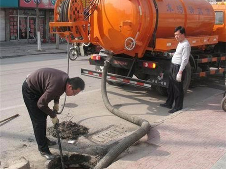 高场办事处清掏化粪池，健康生活从这里开始